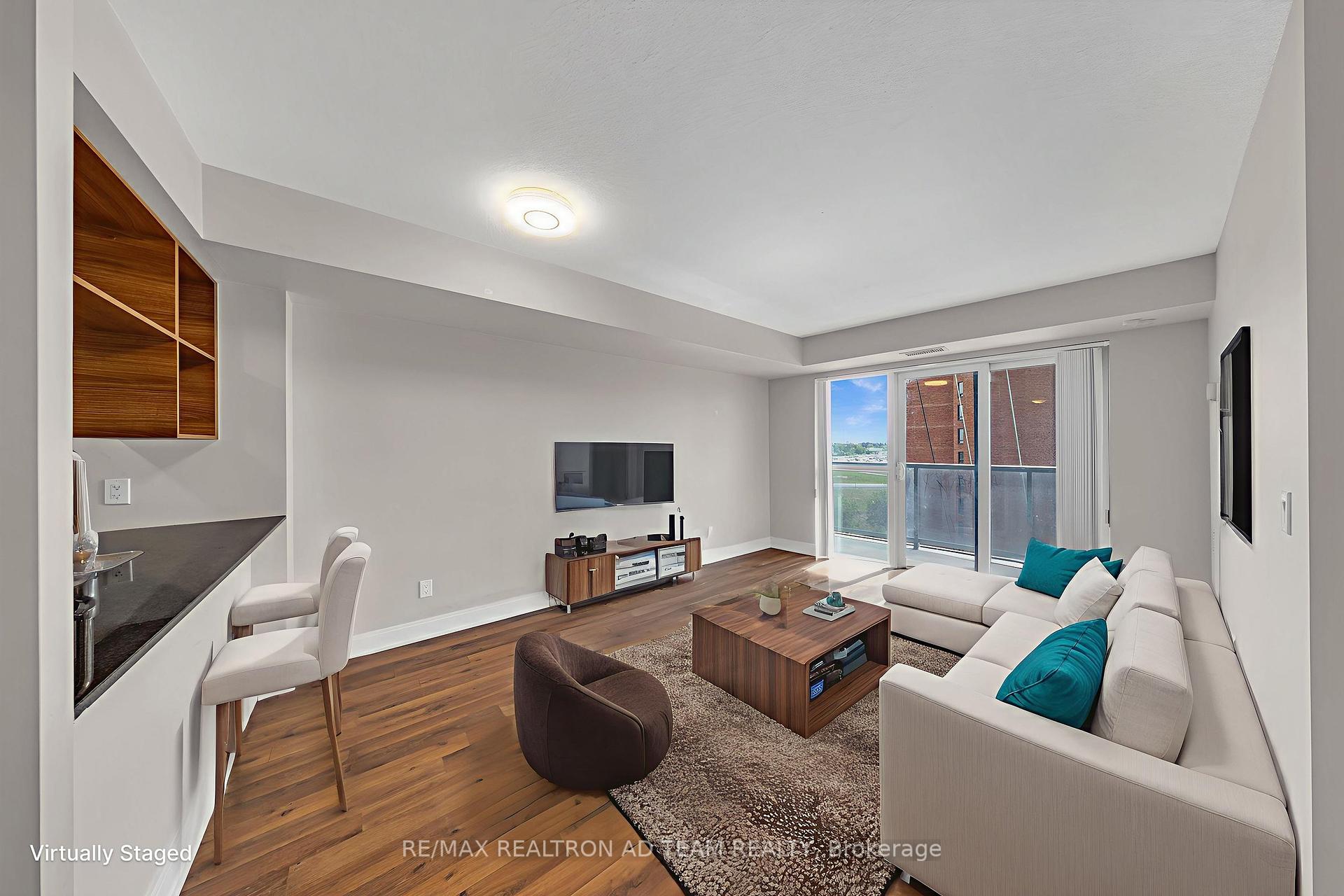 2 Bedrooms Condo at 125 Village Green, Toronto For sale