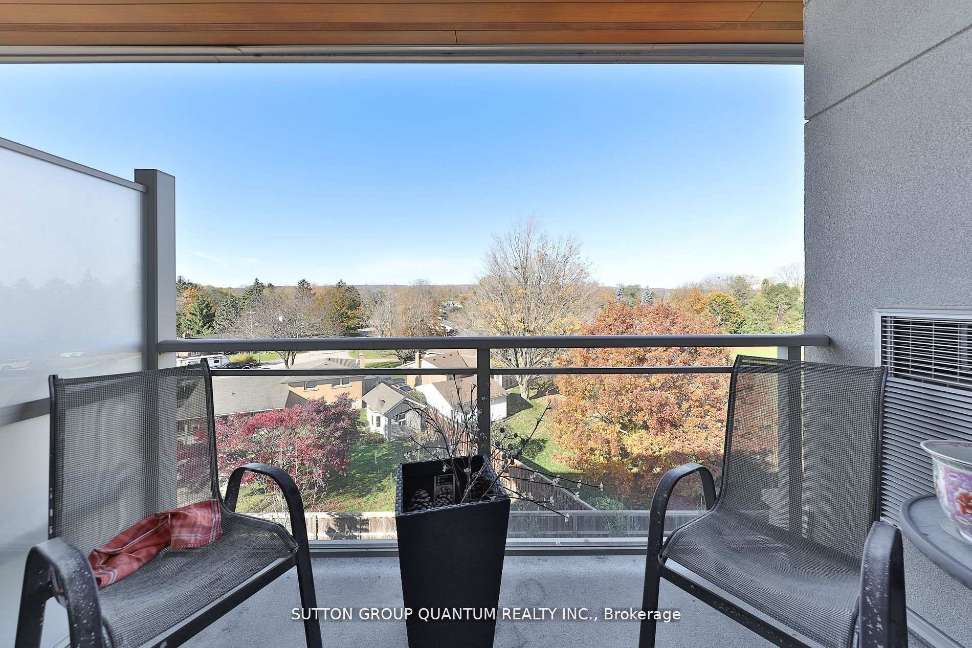 2 Bedrooms Condo at 457 Plains, Burlington For sale