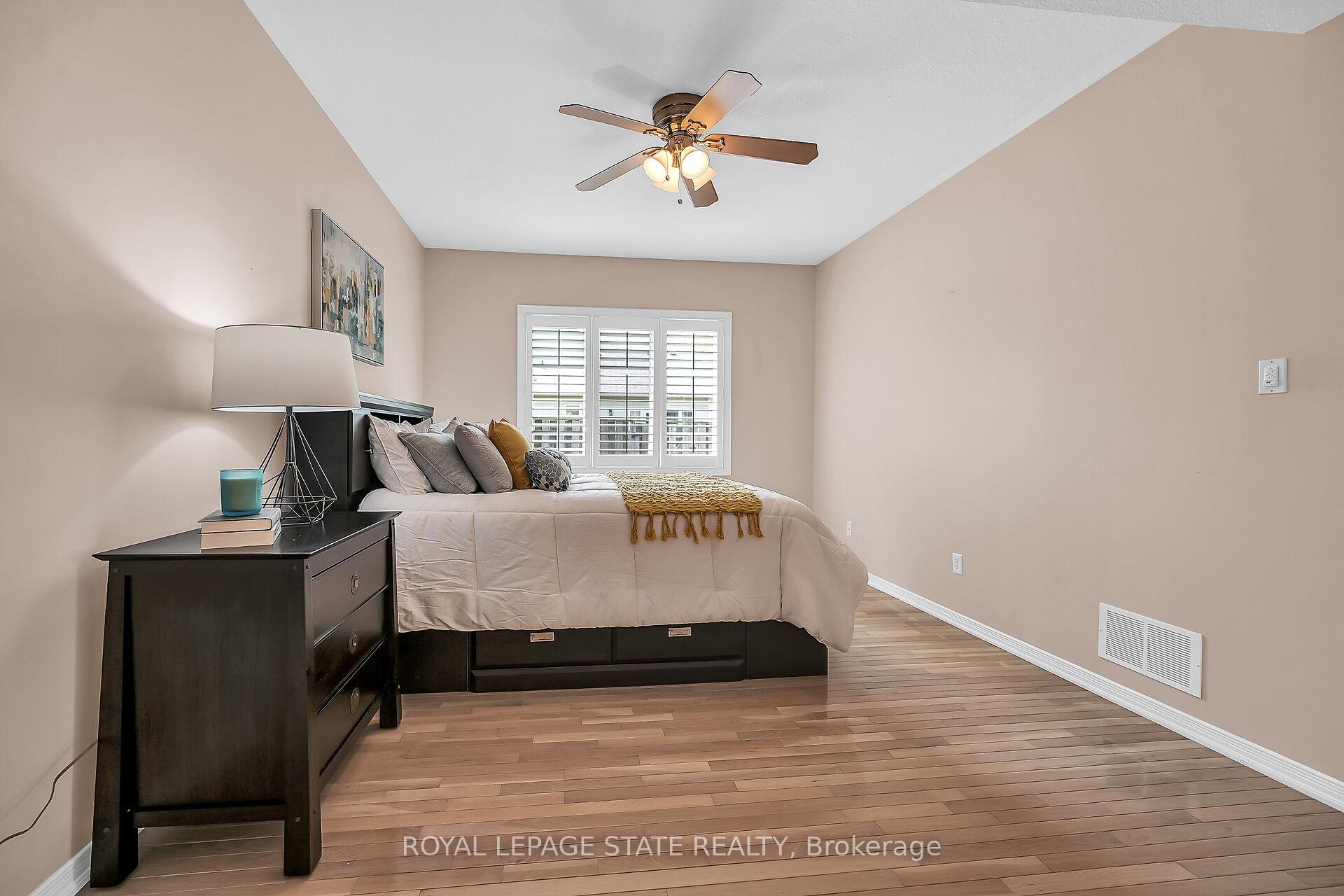 3 Bedrooms Condo at 212 Stonehenge,  Hamilton For sale