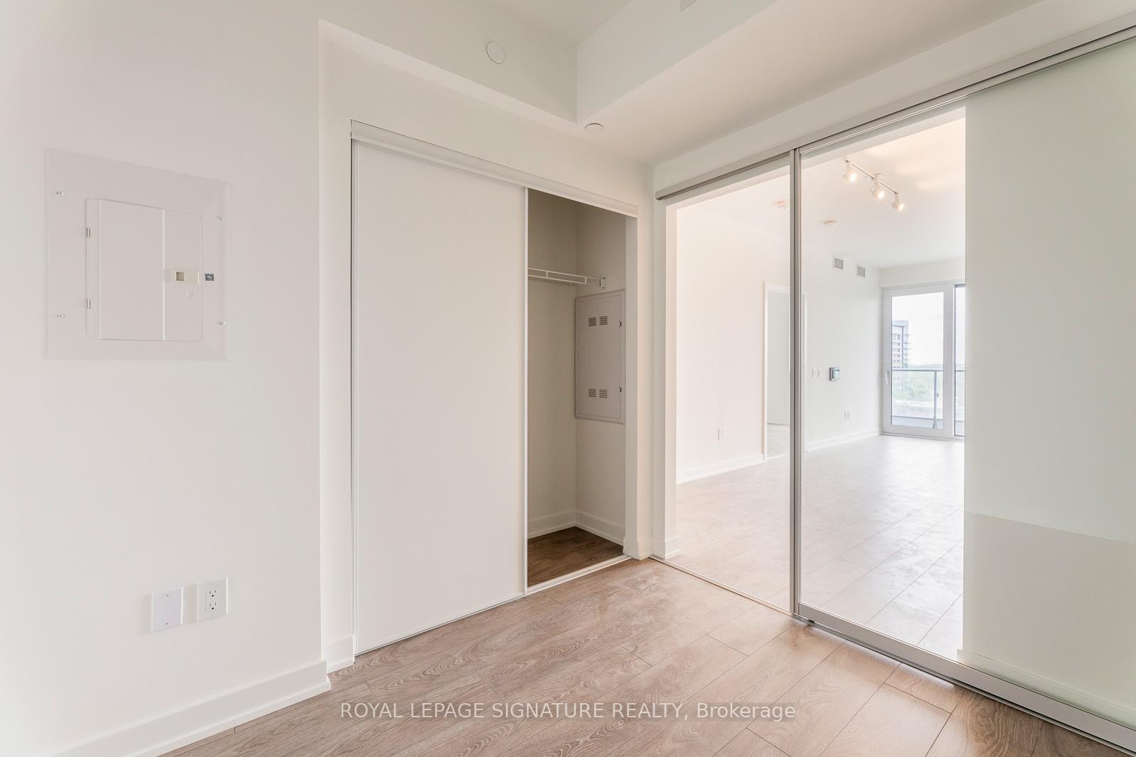 2 Bedrooms Condo at 28 Ann, Mississauga For sale