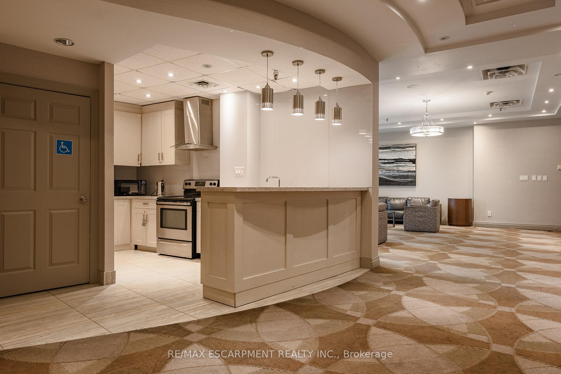 1 Bedroom Condo at 50 Eglinton, Mississauga For sale