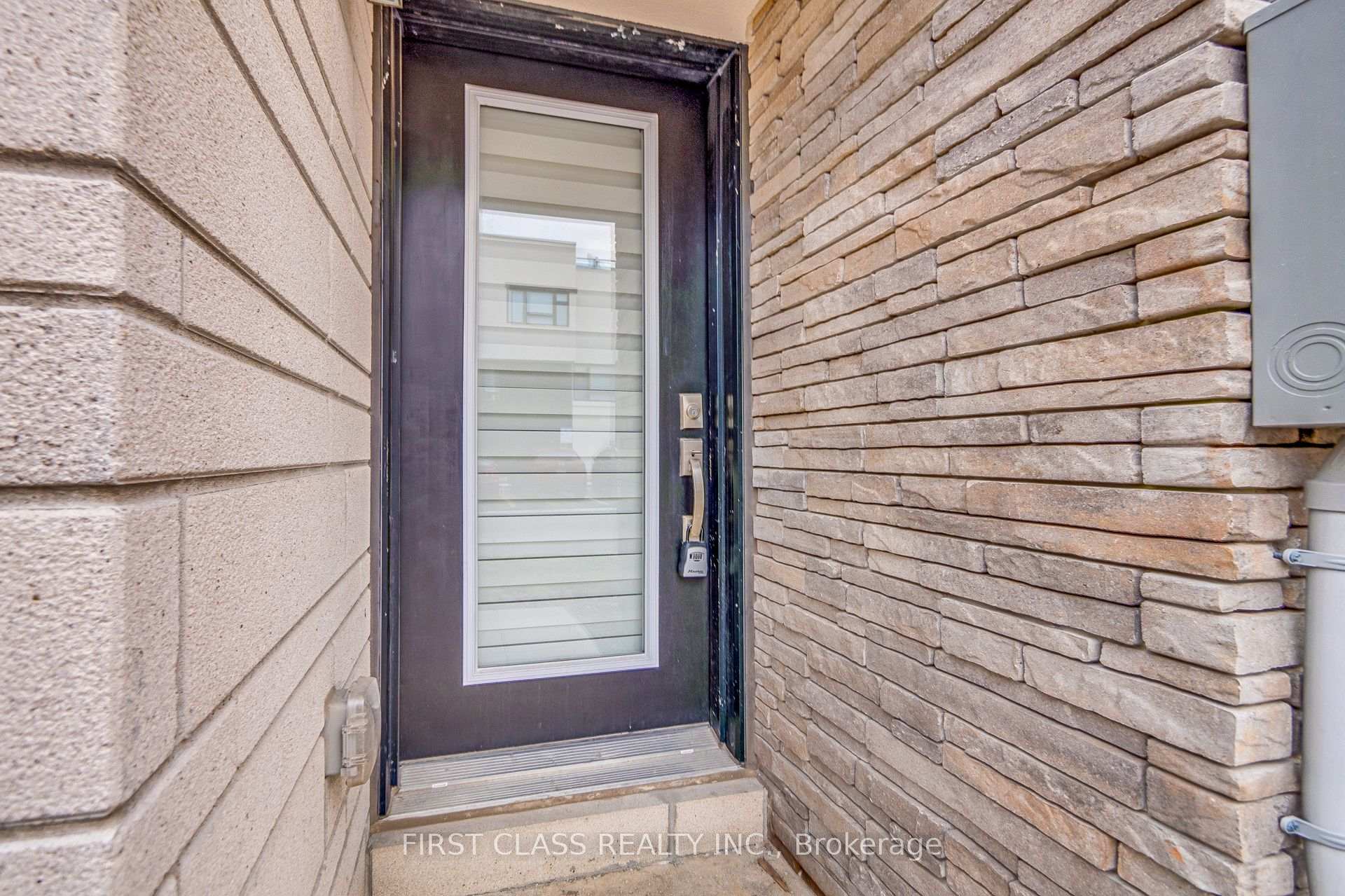 3 Bedrooms Condo at 1121 Cooke, Burlington For sale