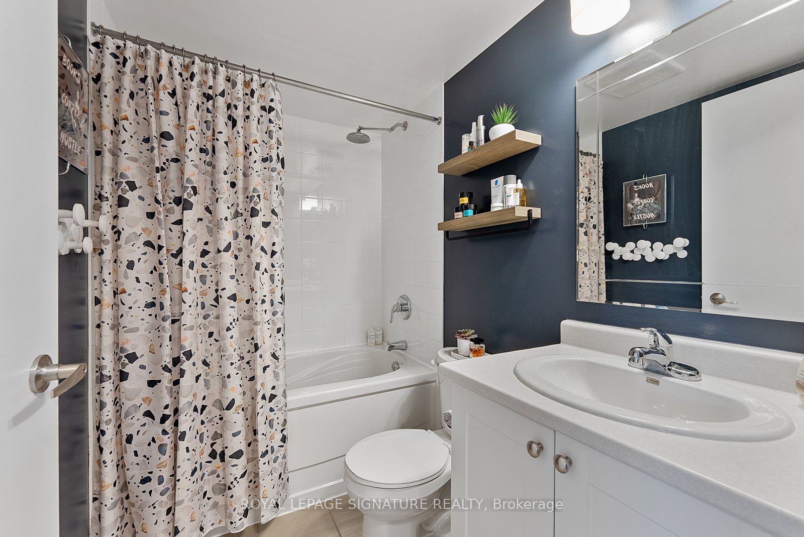 816 Lansdowne Avenue, #410