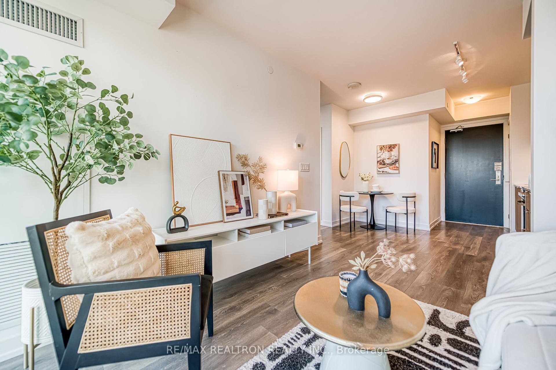 1 Bedroom Condo at 159 Wellesley,  Toronto For sale