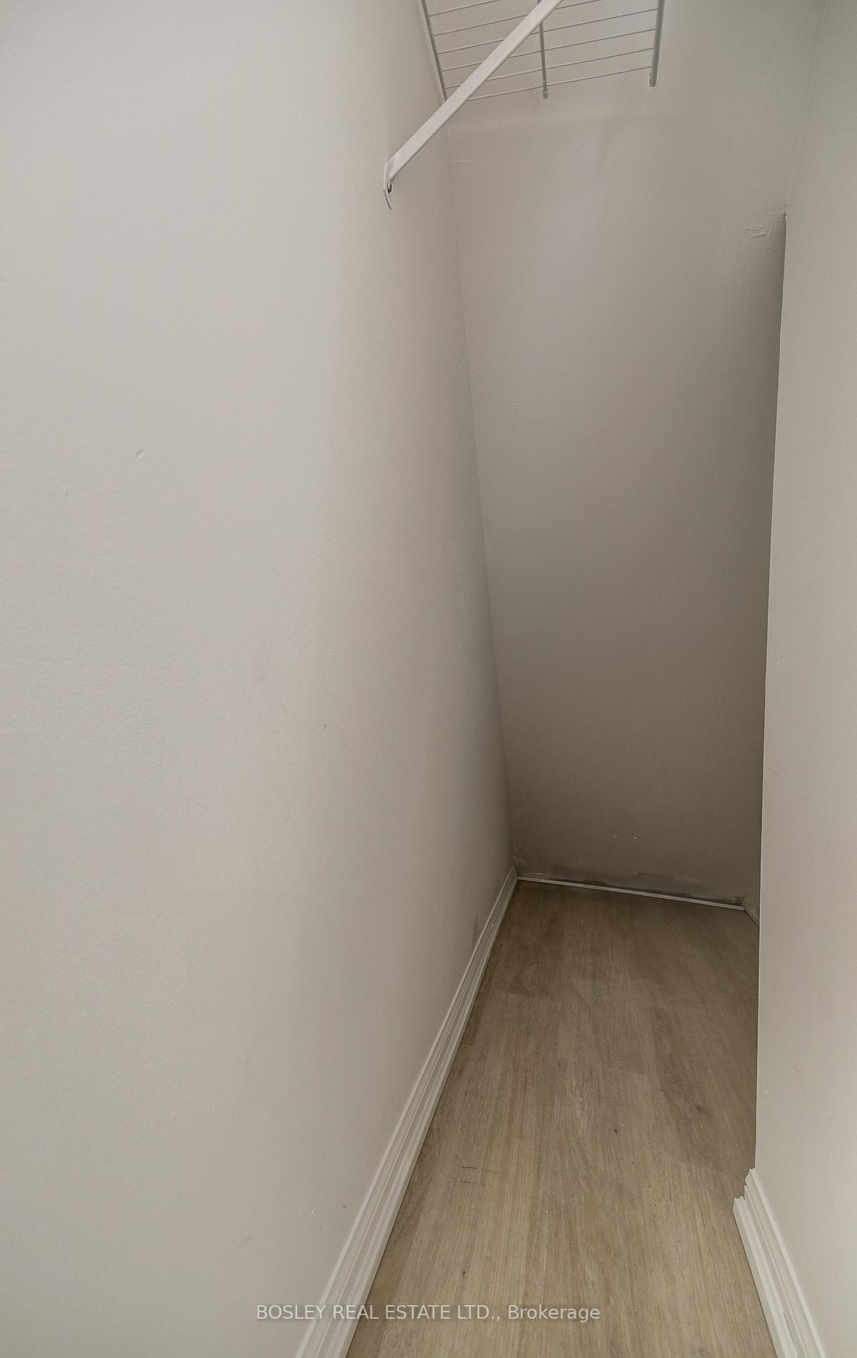2 Bedrooms Condo at 18 Laidlaw, Toronto For sale