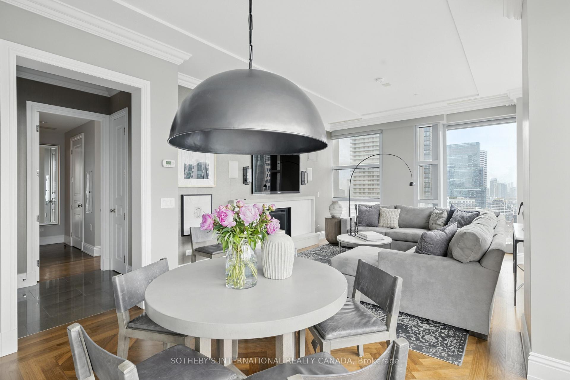 2 Bedrooms Condo at 183 Wellington, Toronto For sale