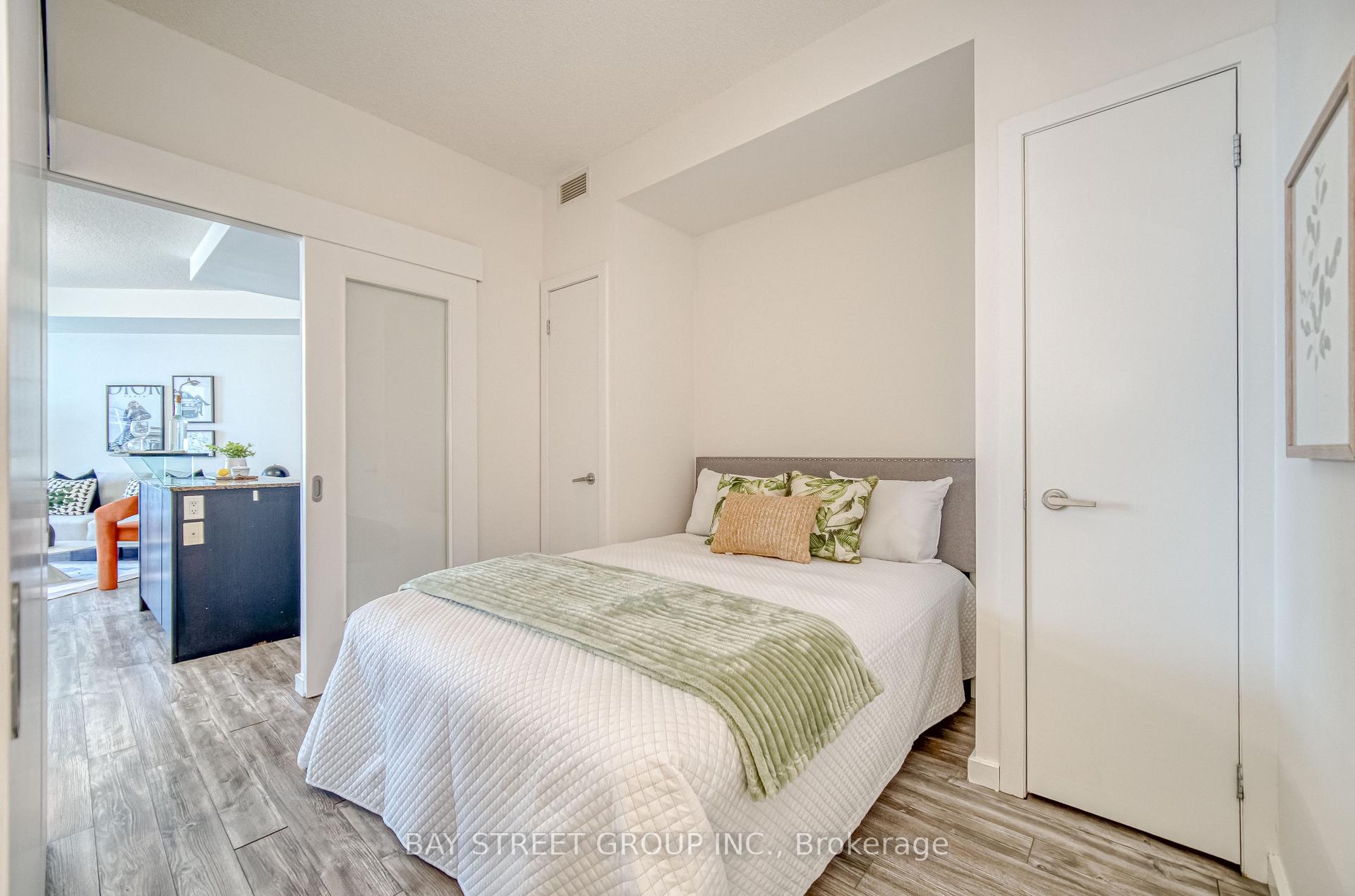 1 Bedroom Condo at 8 York, Toronto For sale