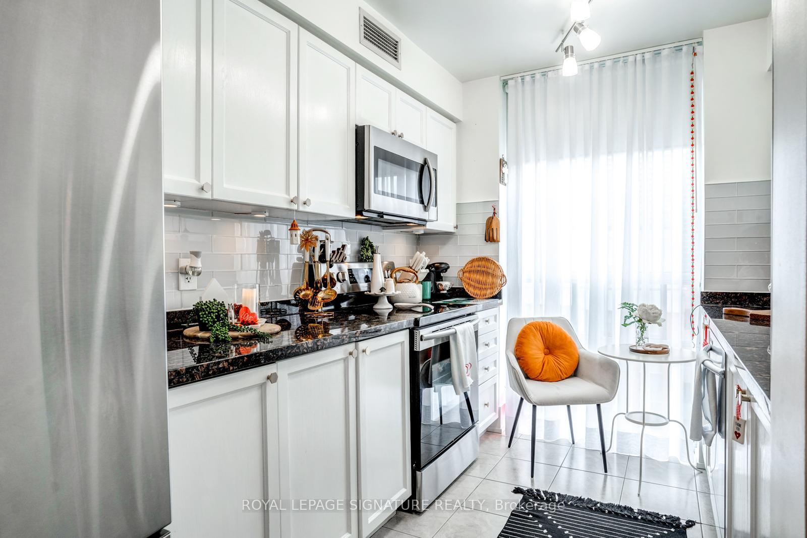 2 Bedrooms Condo at 7 Michael Power, Toronto For sale