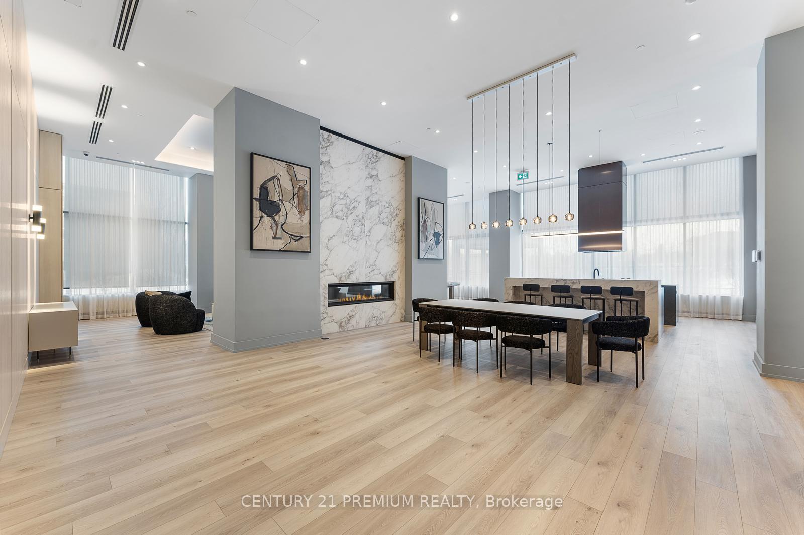 3 Bedrooms Condo at 1063 Douglas Mccurdy Comm, Mississauga For sale