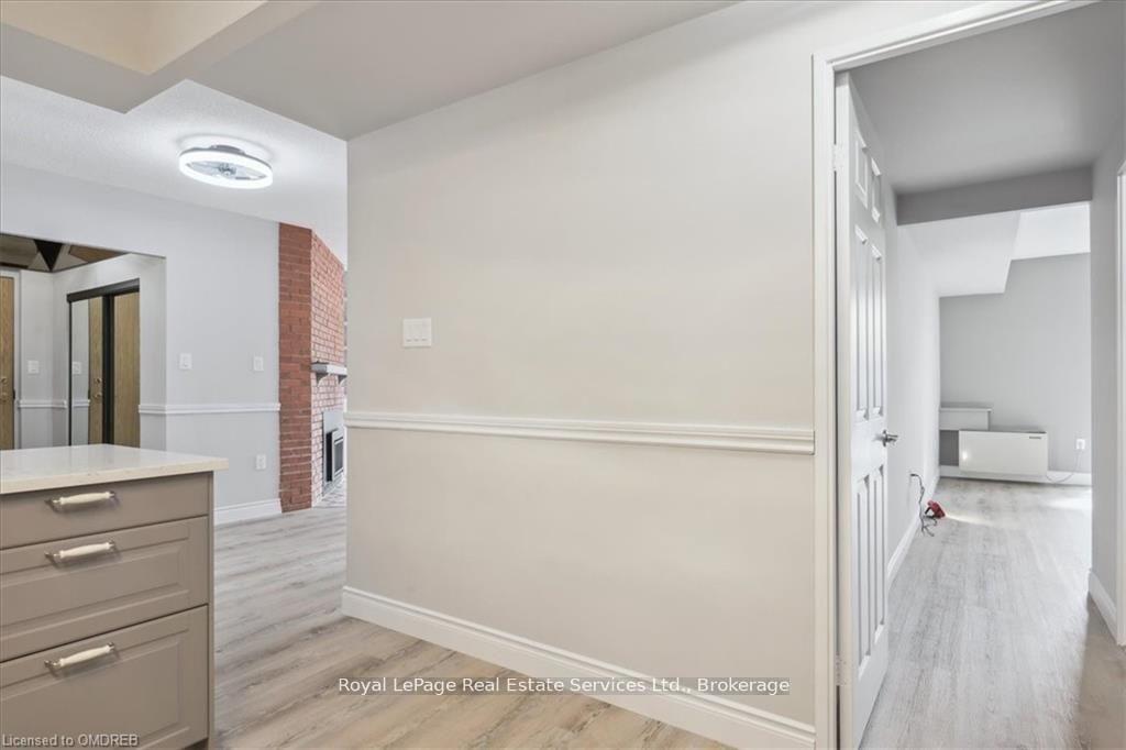 2 Bedrooms Condo at 162 REYNOLDS,  Oakville For sale