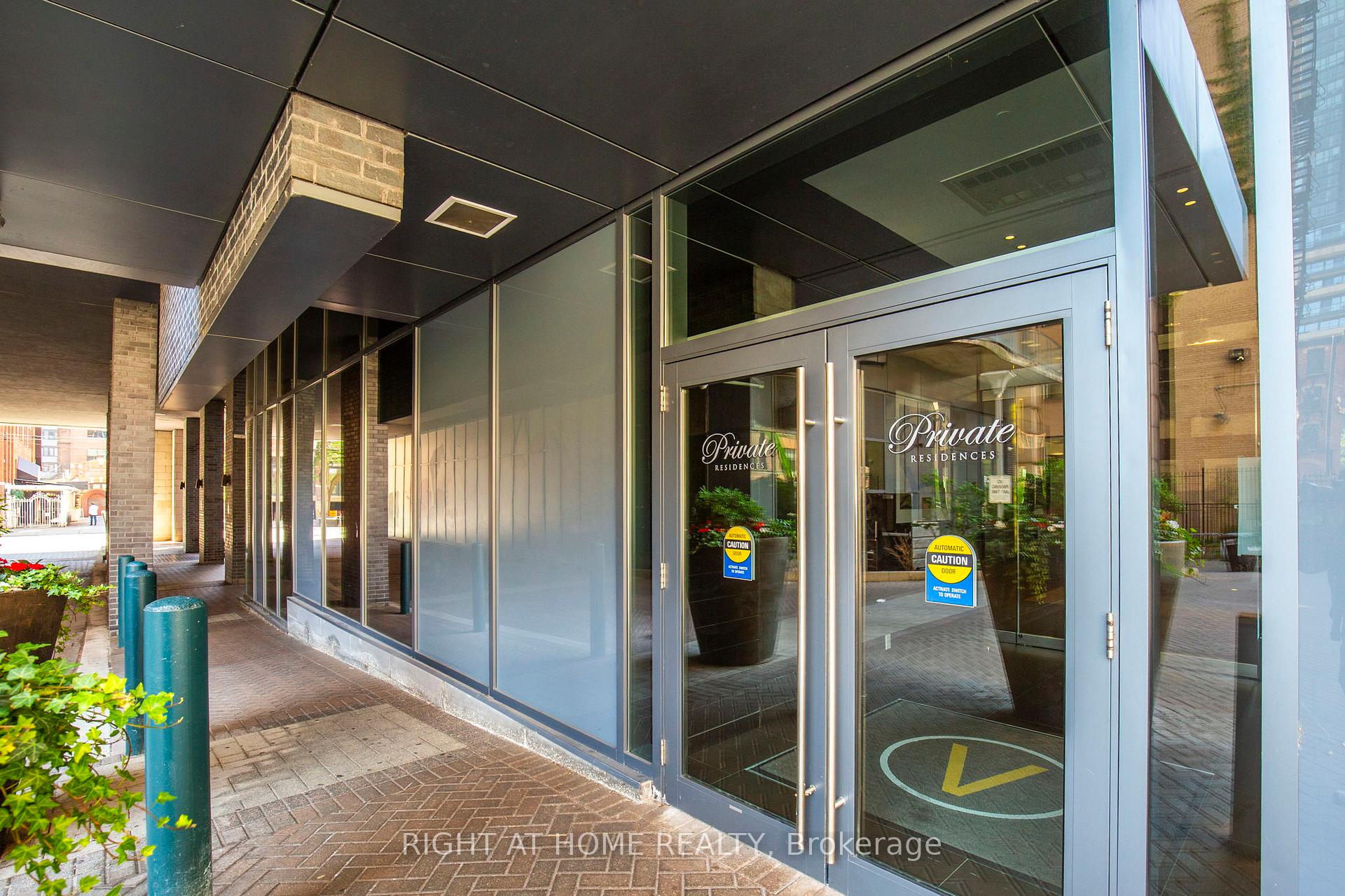 1 Bedroom Condo at 478 king, Toronto For sale