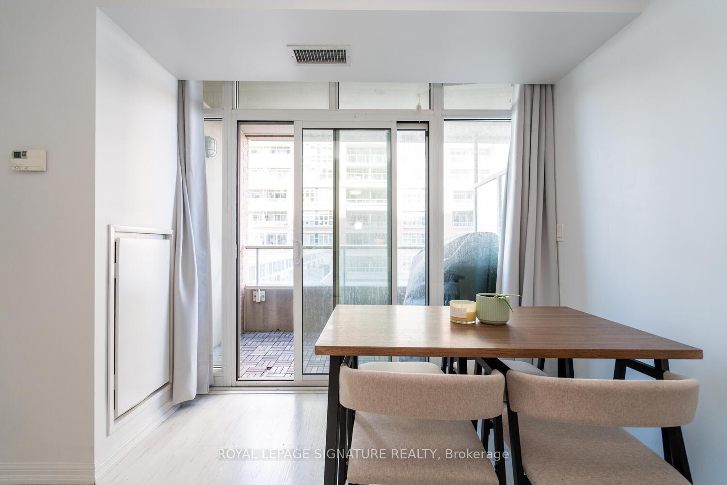 2 Bedrooms Condo at 75 East Liberty, Toronto For sale