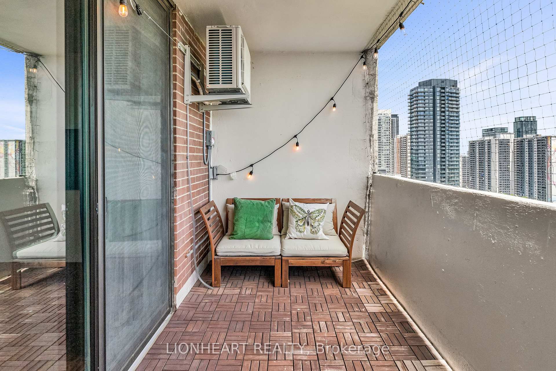 Condo at 40 Homewood, Toronto For sale