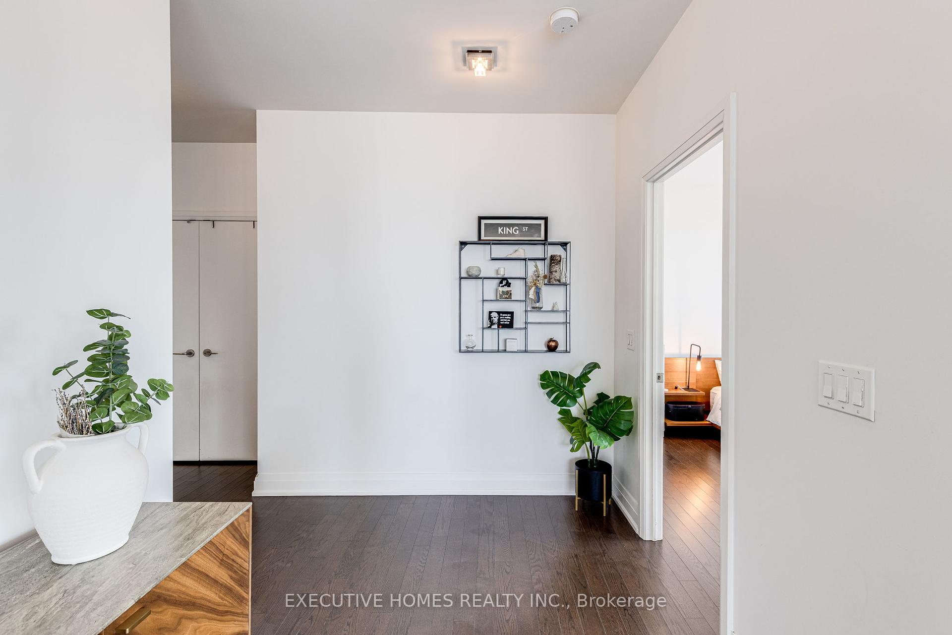 2 Bedrooms Condo at 80 John,  Toronto For sale