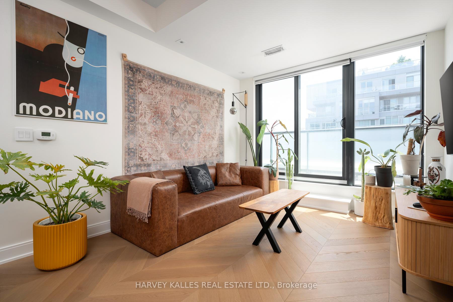 840 St Clair Avenue W 708