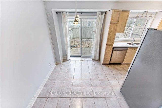 3 Bedrooms Condo at 1292 Sherwood Mills,  Mississauga For sale
