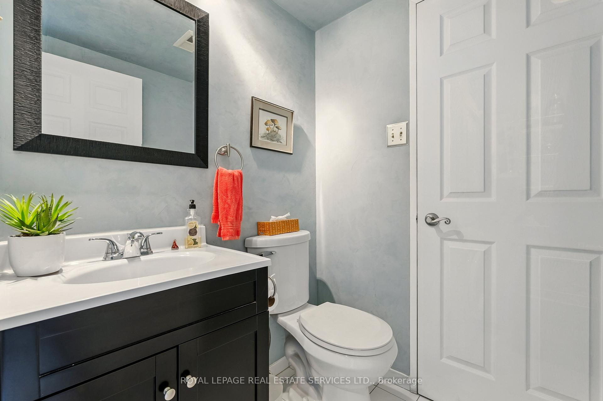 1 Bedroom Condo at 2155 Burnhamthorpe, Mississauga For sale