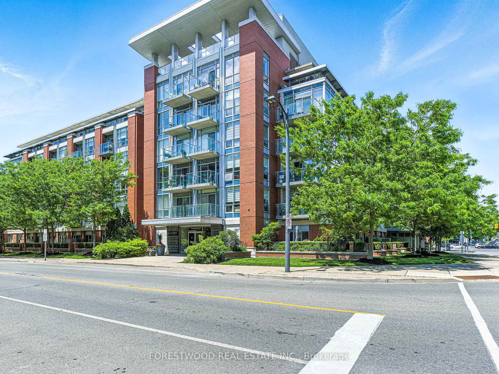 2 Bedrooms Condo at 80 Port, Mississauga For sale