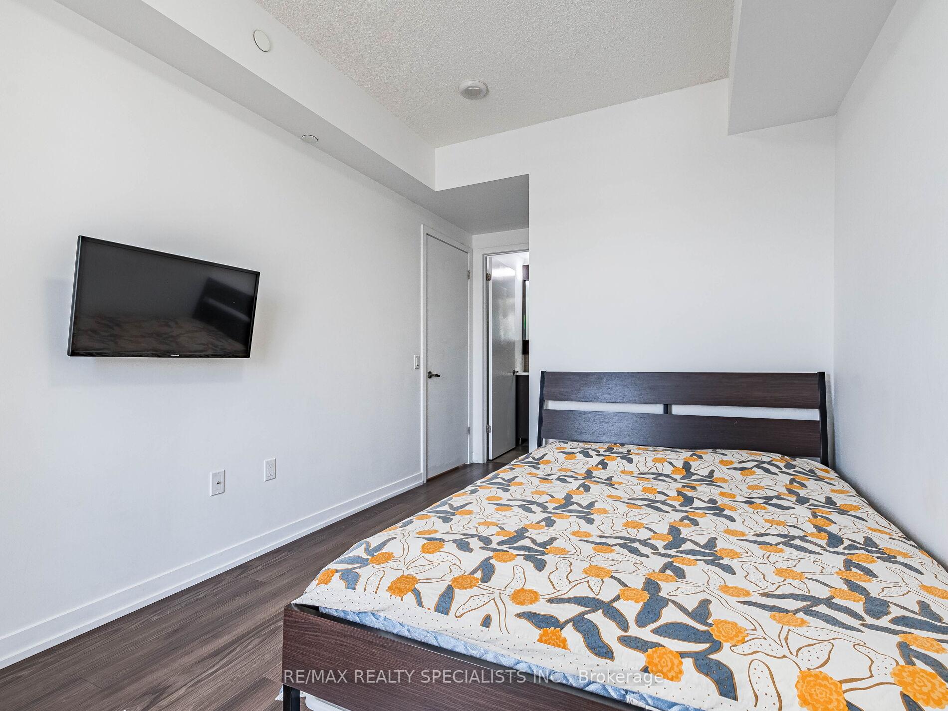 2 Bedrooms Condo at 2560 Eglinton, Mississauga For sale