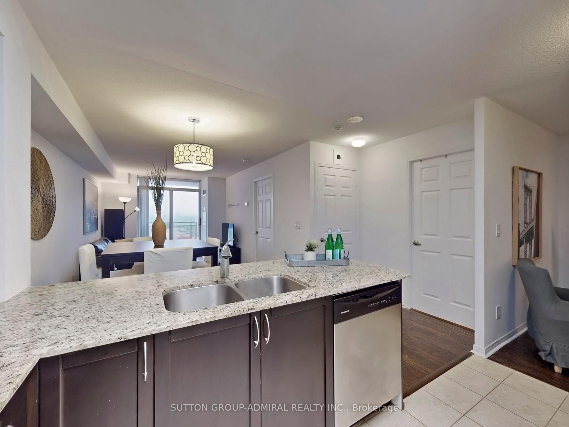 75 King William Crescent, #LPH8