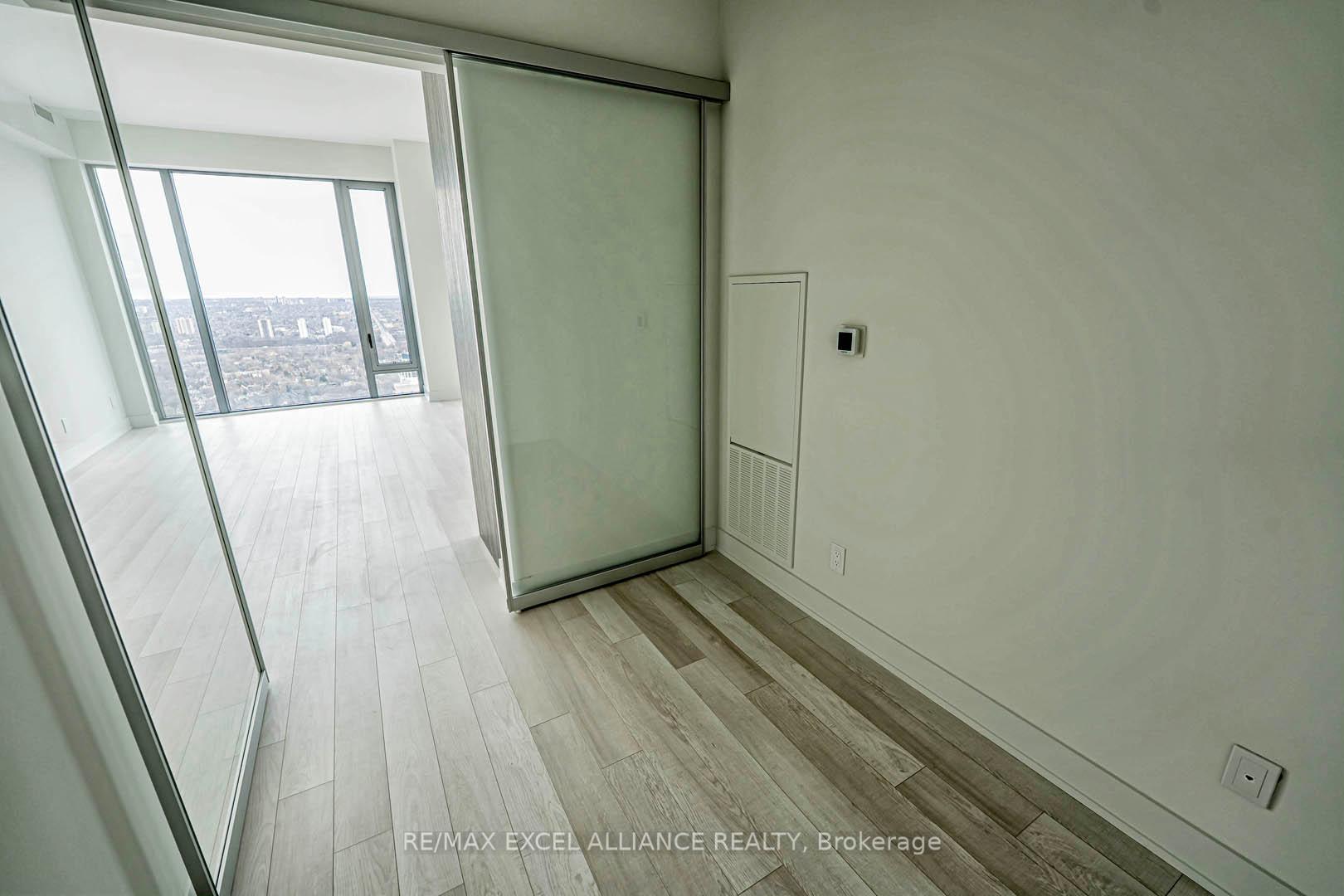 3 Bedrooms Condo at 8 Cumberland,  Toronto For sale