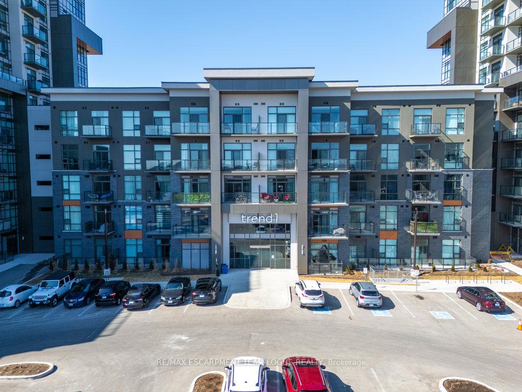 2 Bedrooms Condo at 450 Dundas,  Hamilton For sale