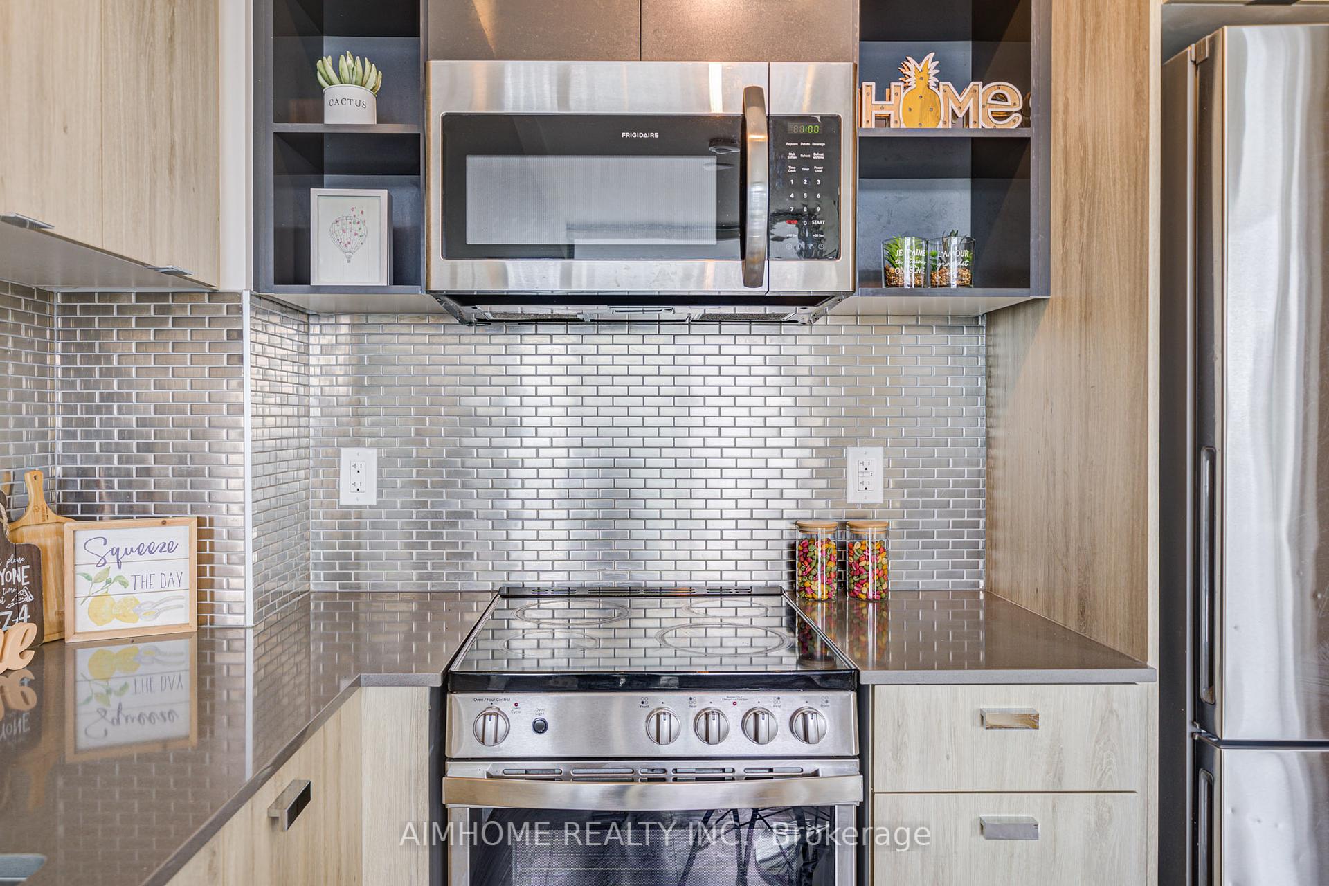 2 Bedrooms Condo at 10 De Boers, Toronto For sale