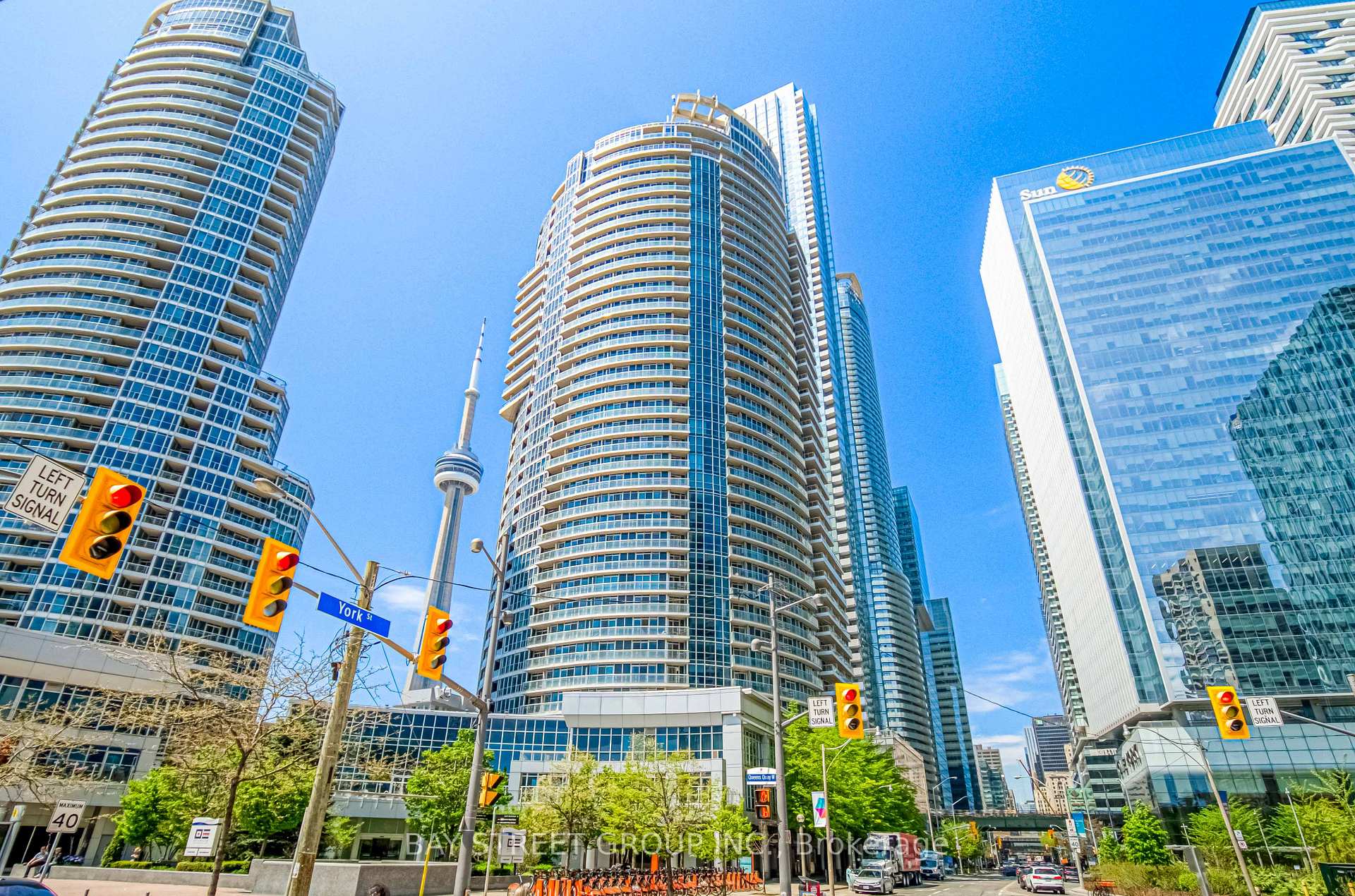 1 Bedroom Condo at 8 York, Toronto For sale