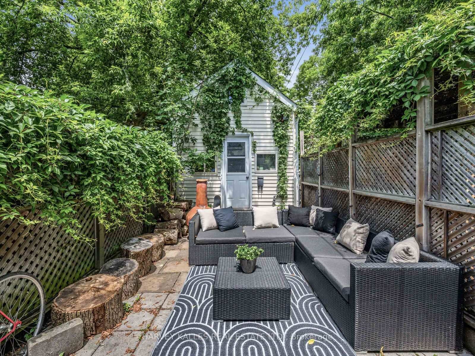 18 Saunders Avenue