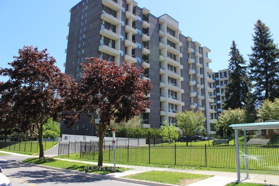 #922 - 35 Ormskirk Avenue, Toronto, ON M6S 1A8