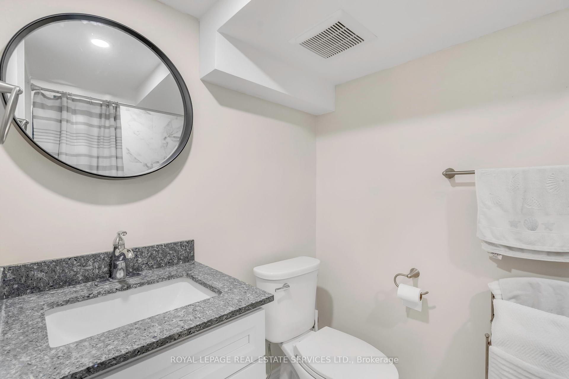 3 Bedrooms Condo at 3040 Fifth, Mississauga For sale