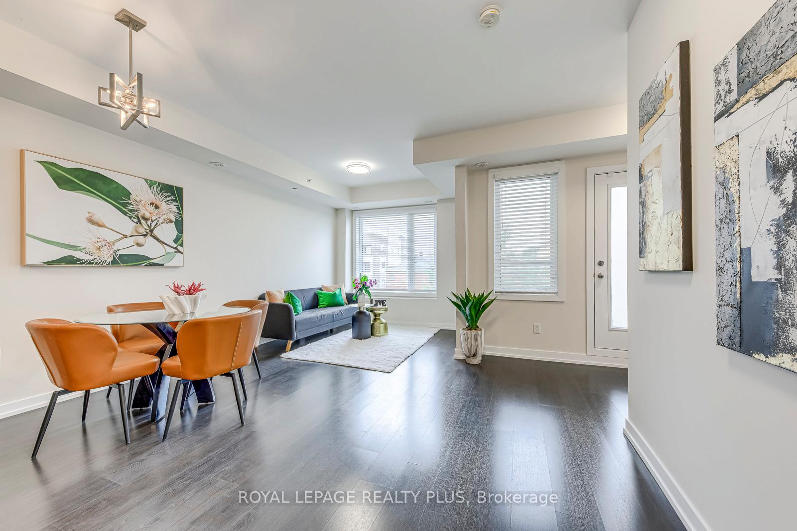 2 Bedrooms Condo at 10 Drummond, Toronto For sale