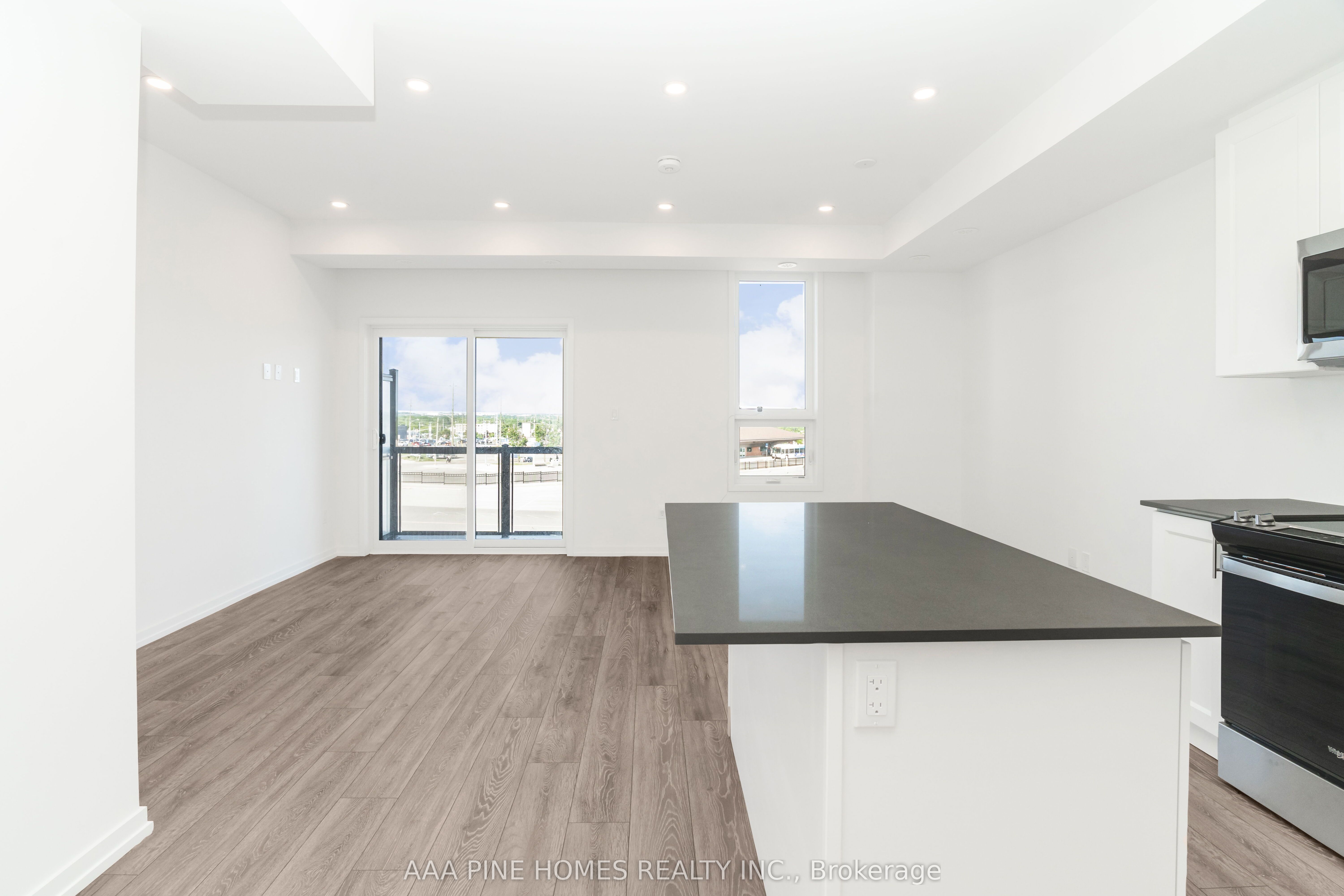 20 Lytham Green Circle, ##4
