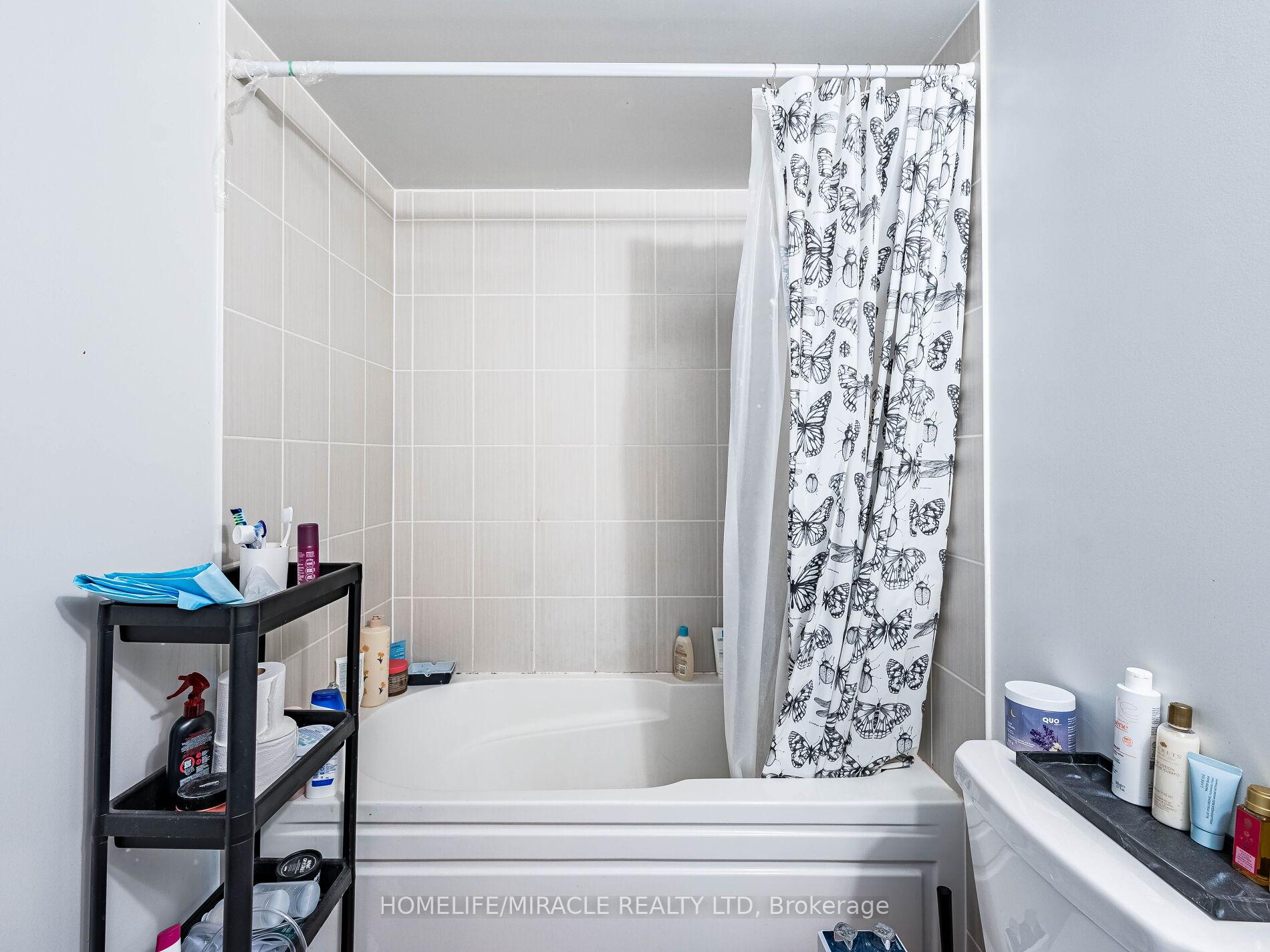3 Bedrooms Condo at 30 Meadowglen, Toronto For sale