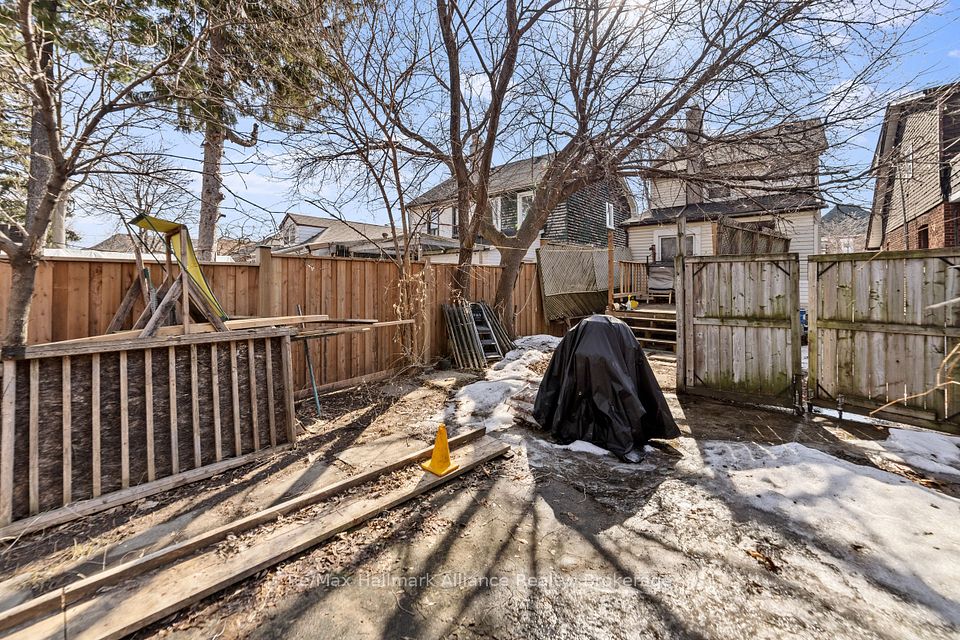 https://trreb-image.ampre.ca/JNthqiqkDMX5Zt3f_w4UQ09XLpeB2mFL2skIpmsLvsU/rs:fit:960:960/wm:.5:so:0:50:.4/wmsh:10/wmt:PHNwYW4gZm9yZWdyb3VuZD0nd2hpdGUnIGZvbnQ9JzY4Jz5SZS9NYXggSGFsbG1hcmsgQWxsaWFuY2UgUmVhbHR5LCBCcm9rZXJhZ2U8L3NwYW4-/L3RycmViL2xpc3RpbmdzLzQwLzc0LzIxLzY3L3AvMzA2MDRiYWQtMjhhYy00NmIxLTliNTEtYWExNGE2OTI1NWE3LmpwZw.jpg