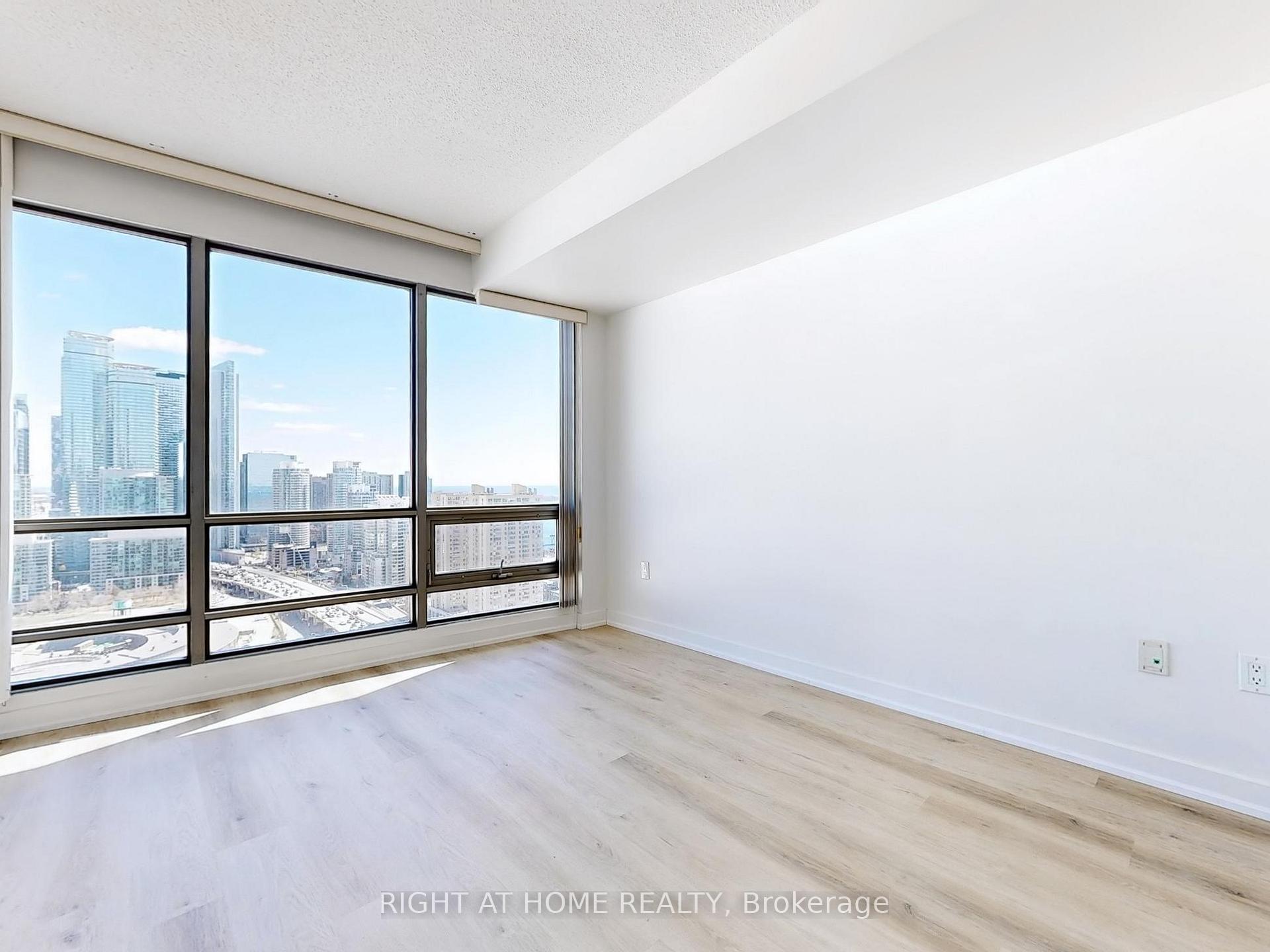 2 Bedrooms Condo at 5 Mariner, Toronto For sale