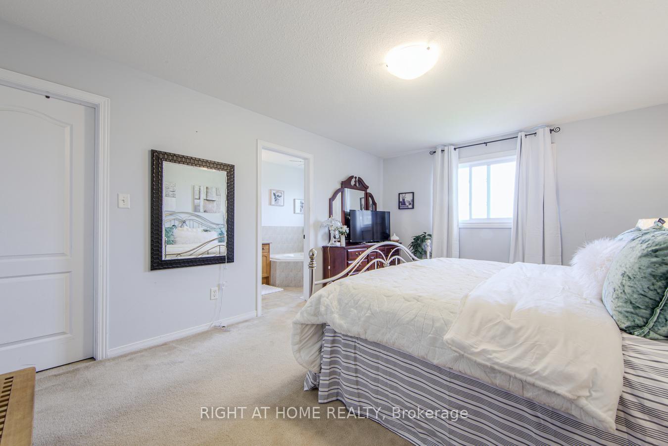 3 Bedrooms Condo at 7 Southside, Hamilton For sale