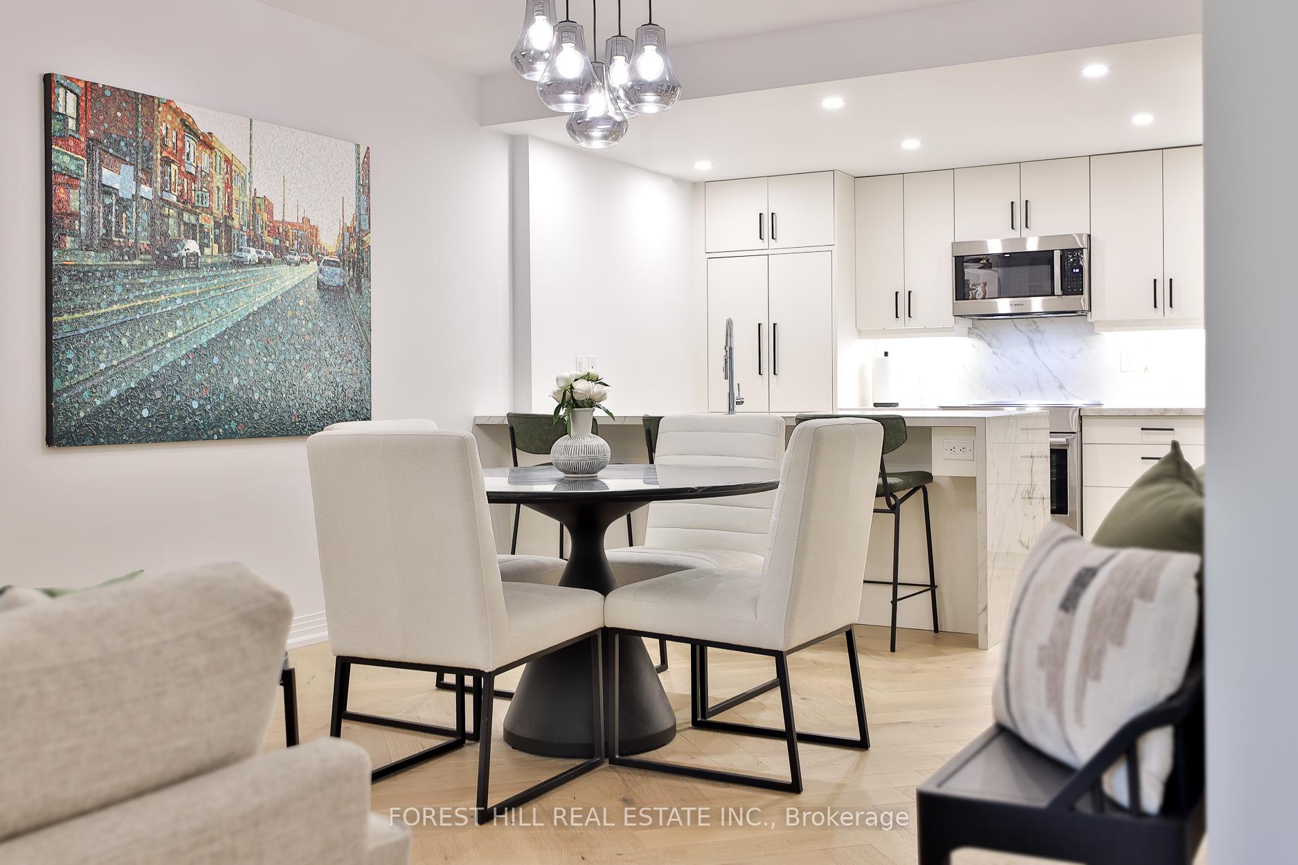 2 Bedrooms Condo at 1 Benvenuto, Toronto For sale