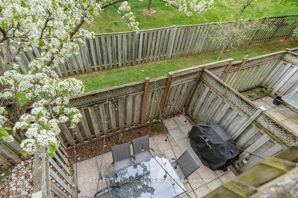 2 Bedrooms Condo at 3480 Upper Middle, Burlington For sale