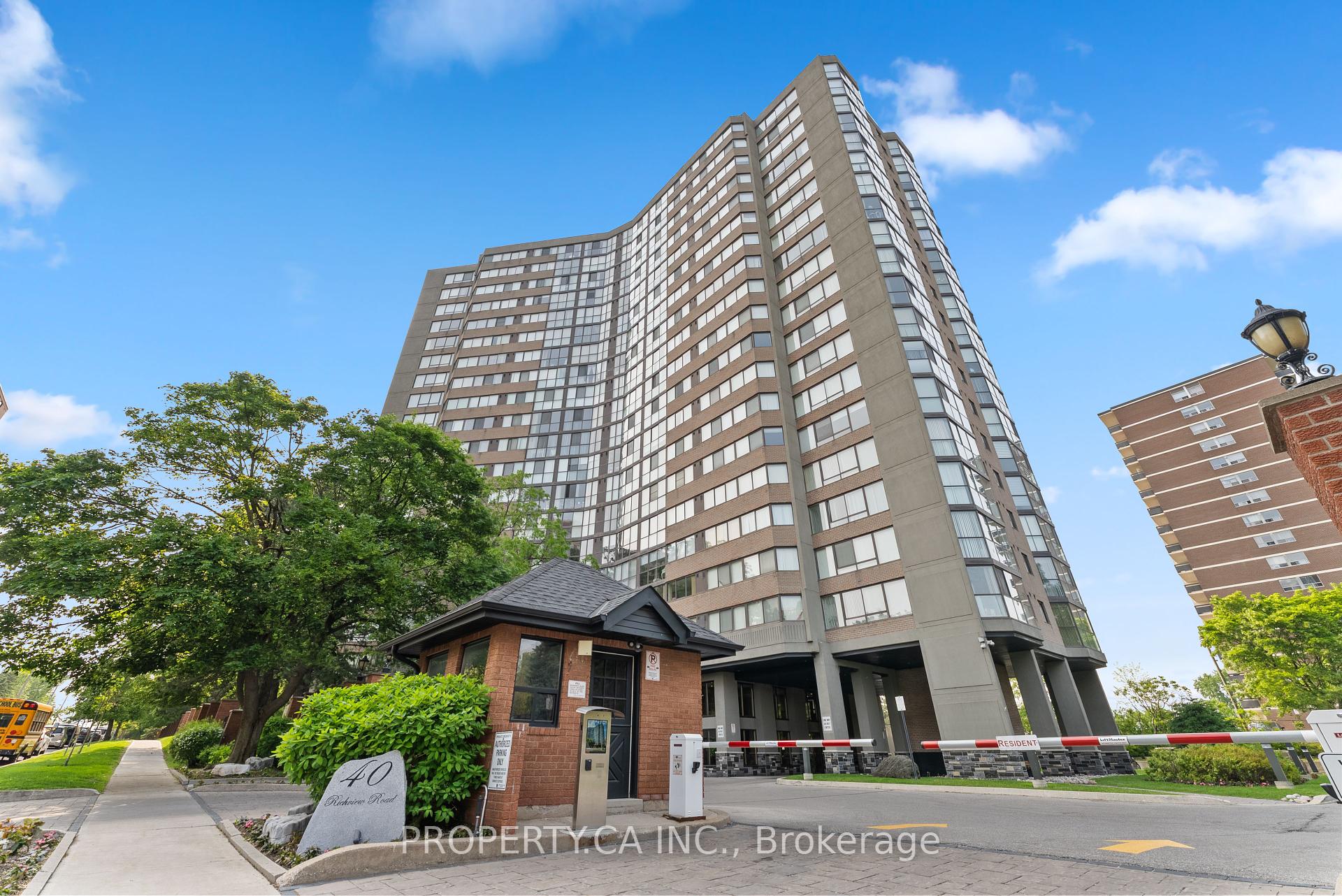 3 Bedrooms Condo at 40 Richview, Toronto For sale