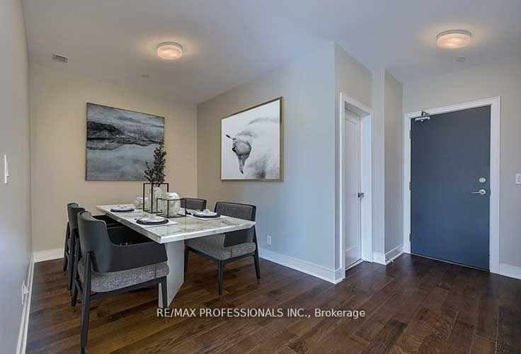 3 Bedrooms Condo at 1575 Lakeshore, Mississauga For sale