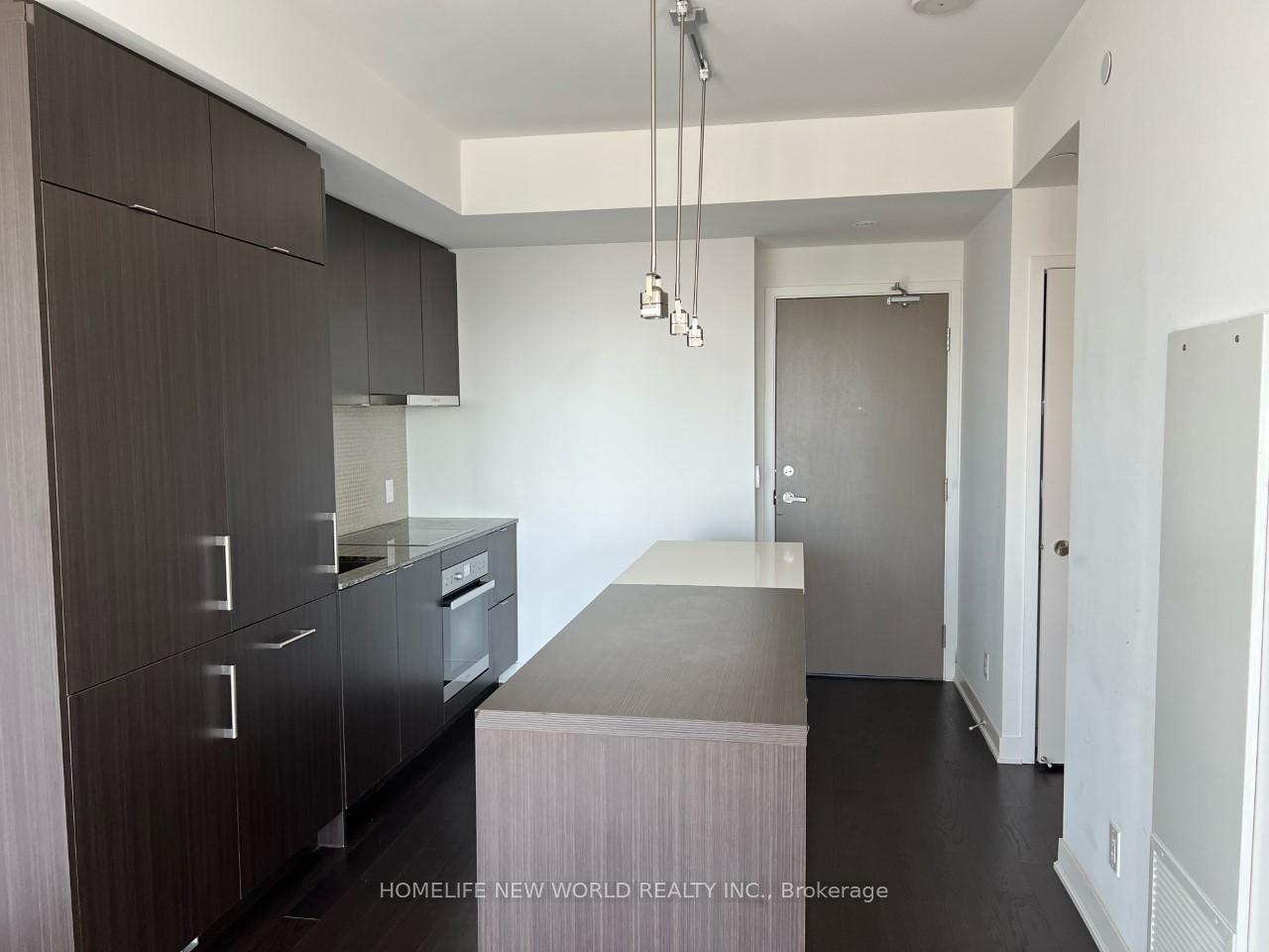 1 Bedroom Condo at 88 Harbour,  Toronto For sale