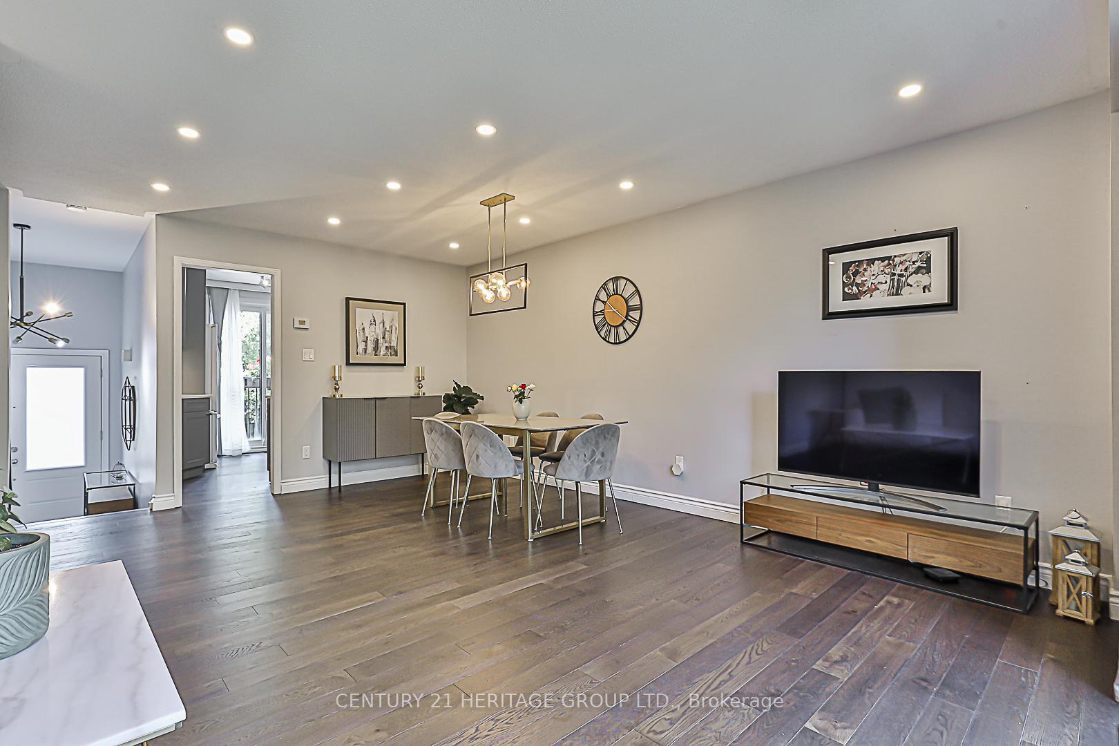 3 Bedrooms Condo at 4 Vale Carse,  Toronto For sale