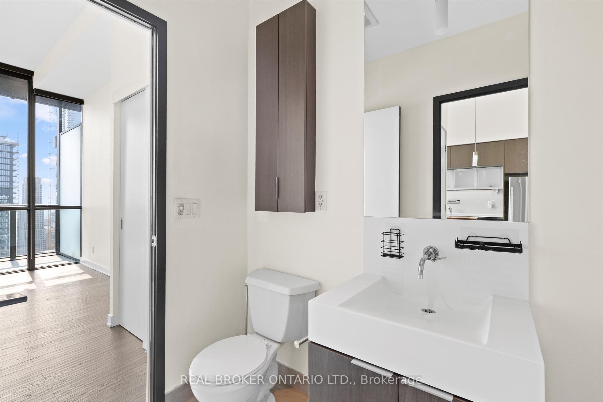 1 Bedroom Condo at 110 Charles, Toronto For sale