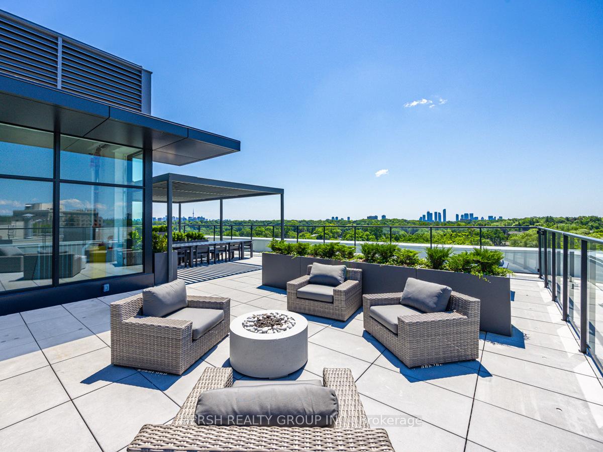 2 Bedrooms Condo at 160 Kingsway,  Toronto For sale