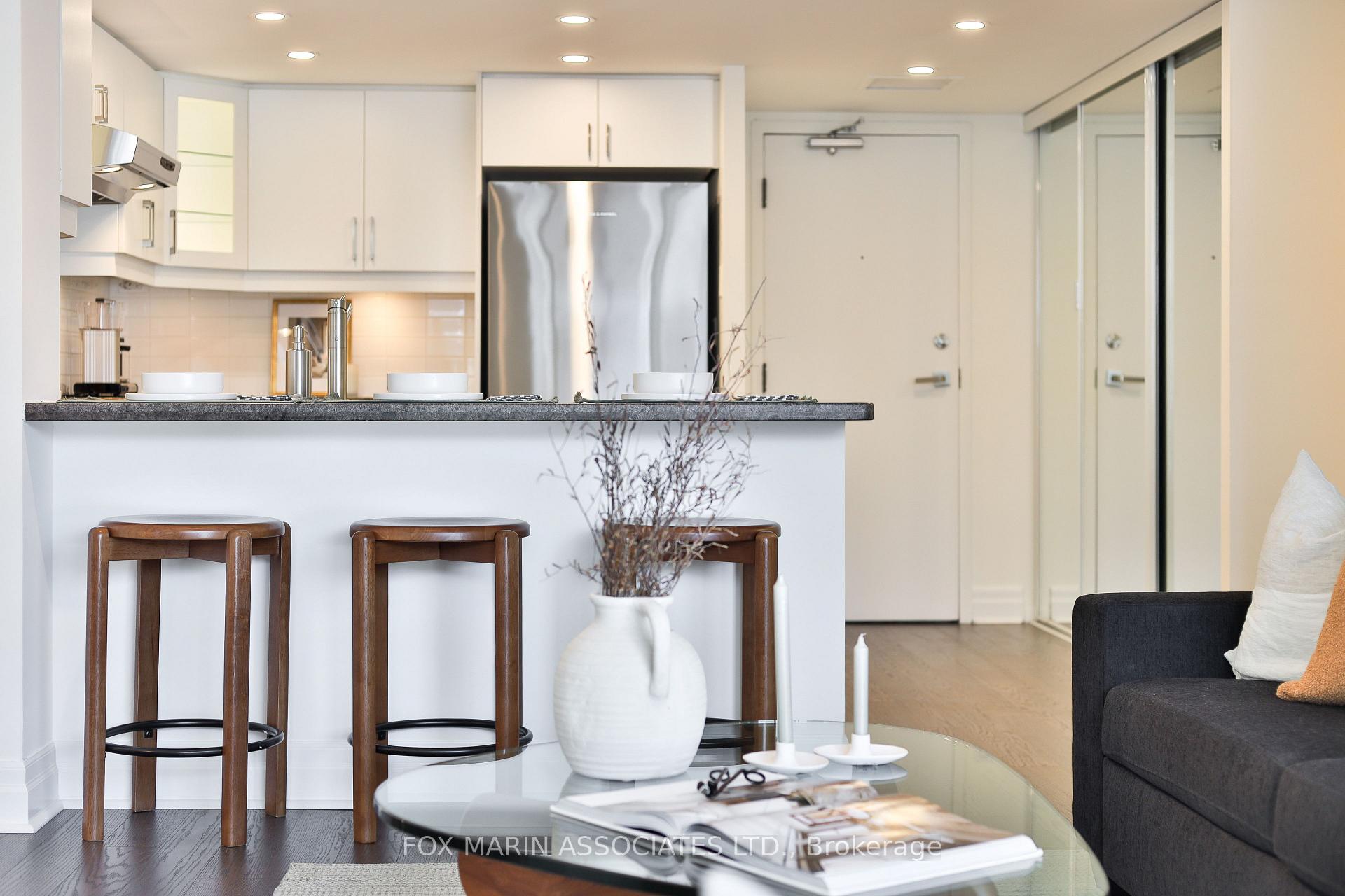 2 Bedrooms Condo at 701 King, Toronto For sale