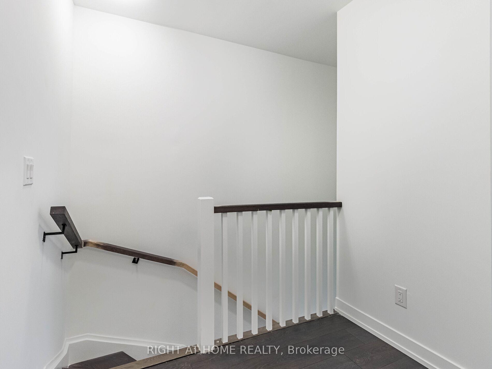 2 Bedrooms Condo at 5 maryport, Toronto For sale