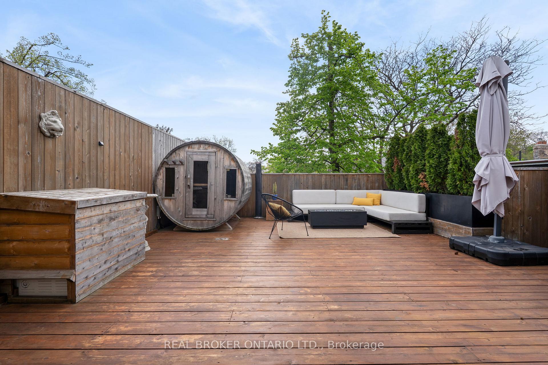 2 Bedrooms Condo at 300 Avenue, Toronto For sale