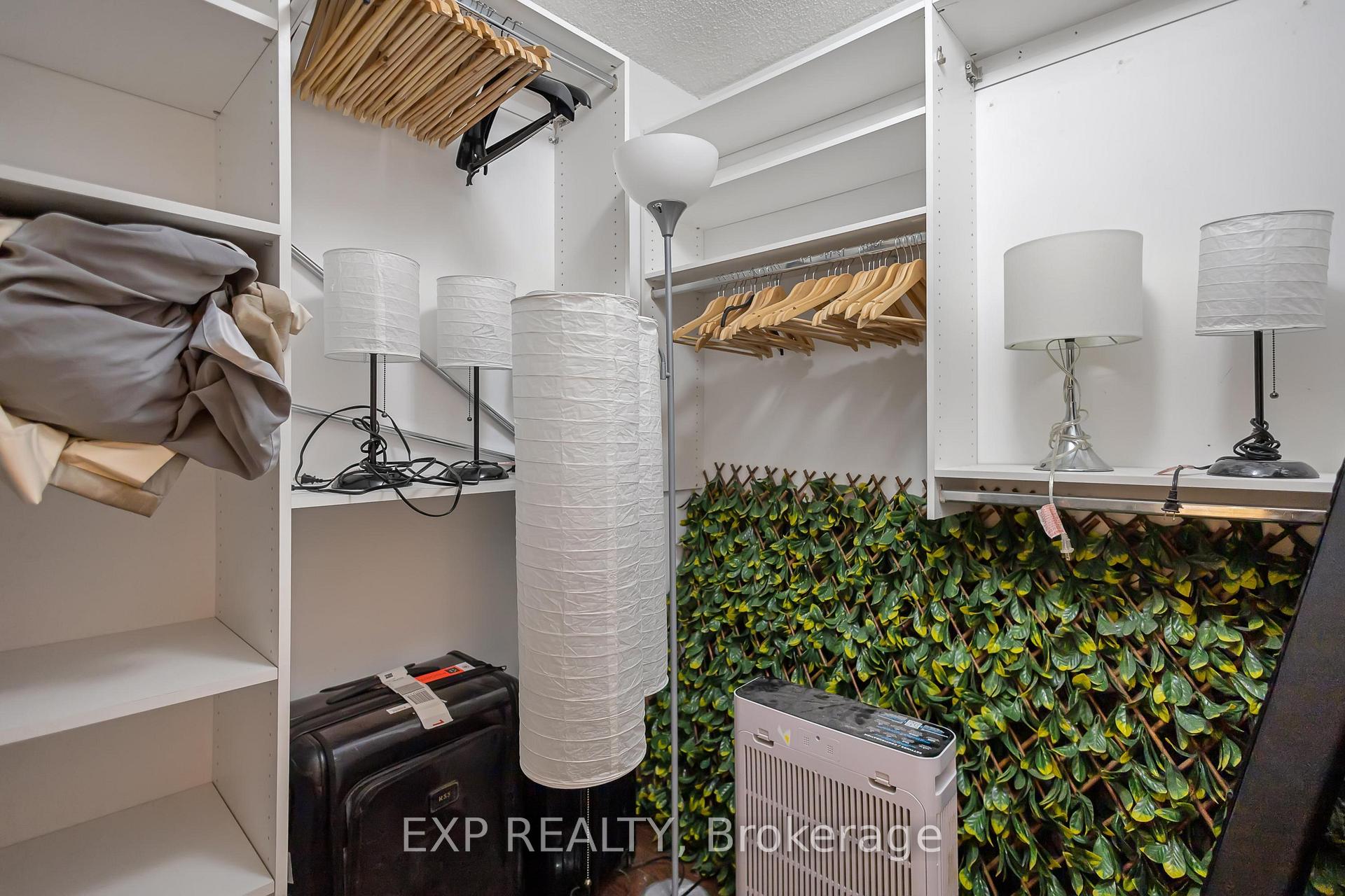 2 Bedrooms Condo at 900 Yonge, Toronto For sale