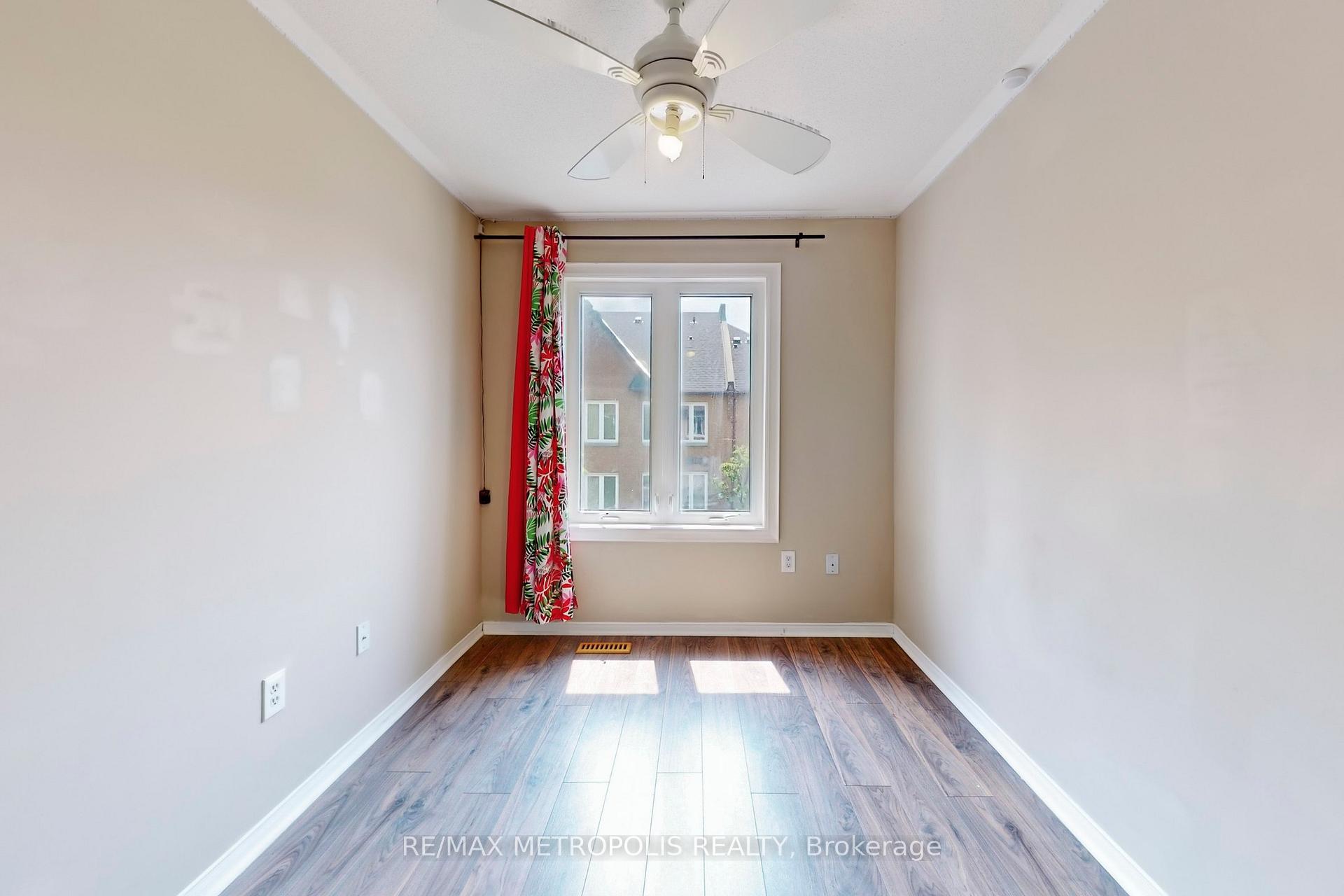 3 Bedrooms Condo at 735 New Westminster, Vaughan For sale